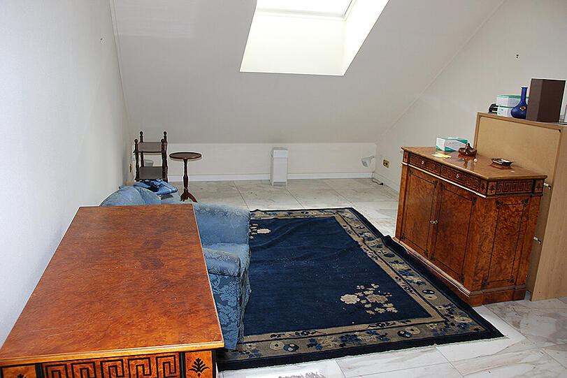 Bilder aus der Wohnung, in der die Parkhausbesitzerin Charlotte Böhringer am 15. Mai 2006 brutal erschlagen wurde.