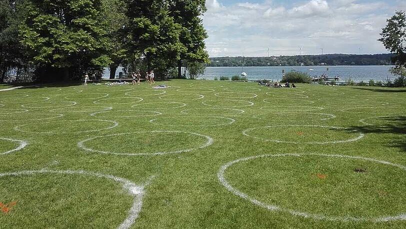Im Strandbad kann doch nichts schiefgehen, oder? Im Strandbad kann doch nichts schiefgehen, oder?