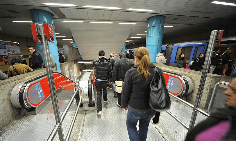 Kritischer Bereich: Die Rolltreppen führen ins unterste Geschoss. Hier kommt es oft zu chaotischen Staus.
