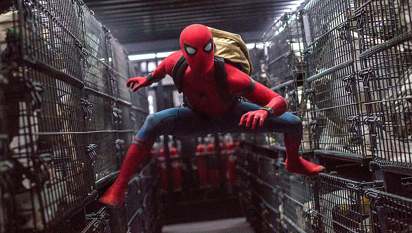 Peter Parker (Tom Holland) in einer Szene des Films "Spider-Man: Homecoming". Der Film kommt am 13. Juli 2017 in die Kinos. Peter Parker (Tom Holland) in einer Szene des Films "Spider-Man: Homecoming". Der Film kommt am 13. Juli 2017 in die Kinos.