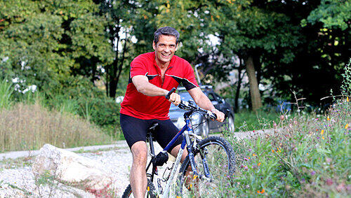 Die Woche über stehen Autos im Mittelpunkt, am Wochenende darf’s gerne das Mountainbike sein: ADAC-Boss Stefan Müller. Die Woche über stehen Autos im Mittelpunkt, am Wochenende darf’s gerne das Mountainbike sein: ADAC-Boss Stefan Müller.