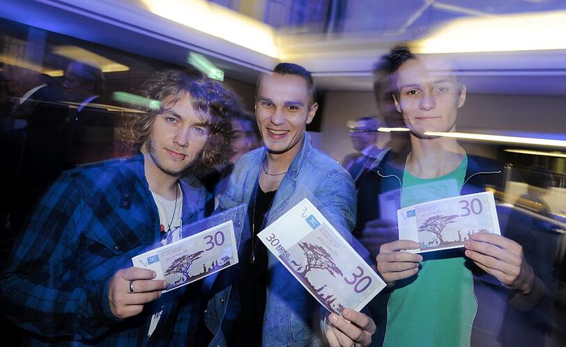 Mit einem "30-Euro-Schein" werben die Stiftung und ihre Botschafter zum Jubiläum um Spenden.