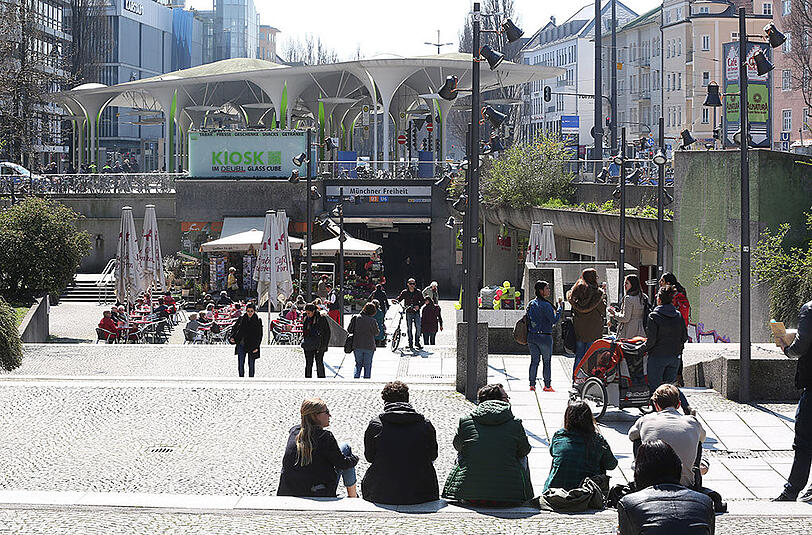 Sinnieren in der Sonne: Nördlich des ganzen Haltestellentrubels kann man auch ein ruhigeres Fleckchen finden.