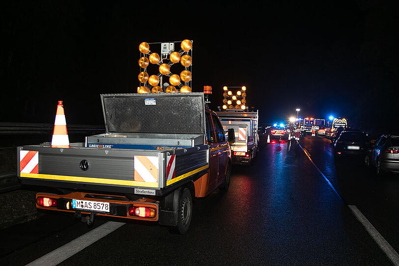 Die A8 Richtung München musste mehrere Stunden gesperrt werden.
