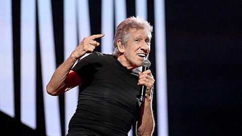 Kampfeslustig: Der britische Altrocker Roger Waters auf der Bühne der Olympiahalle in München am vergangenen Sonntag.
