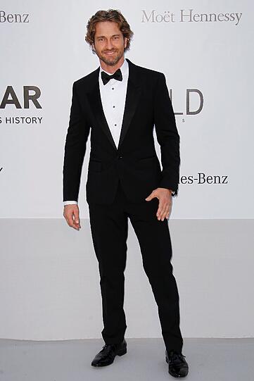 Mit wilder Mähne und einige Kilos schlanker präsentiert sich der schottische Schauspieler Gerard Butler in Cannes. So steht der Anzug ihm super!