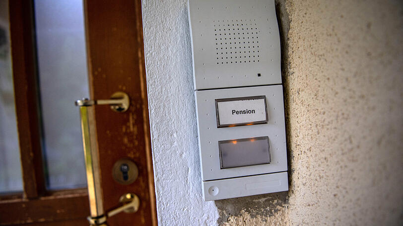 In der Pension nahe Passau entdeckte die Polizei drei Leichen.
