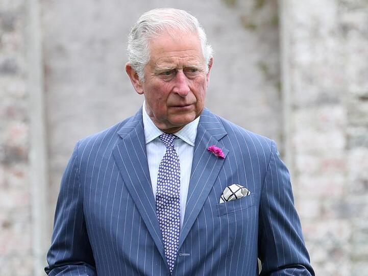 Der britische Prinz Charles spendet Gartenabfälle.