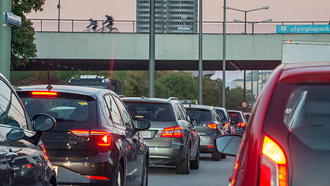 Der Beschluss zur "BMW-Autobahn" im Münchner Norden scheint aus der Zeit gefallen zu sein und steht im kompletten Widerspruch zur Mobilitätswende, findet die Stadtratsfraktion ÖDP/München-Liste.
