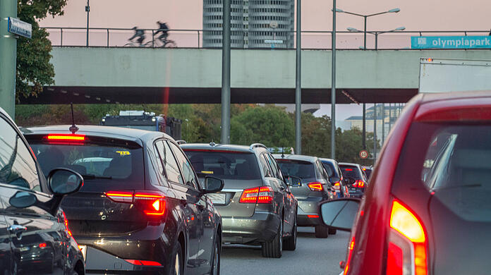 Der Beschluss zur "BMW-Autobahn" im Münchner Norden scheint aus der Zeit gefallen zu sein und steht im kompletten Widerspruch zur Mobilitätswende, findet die Stadtratsfraktion ÖDP/München-Liste.
