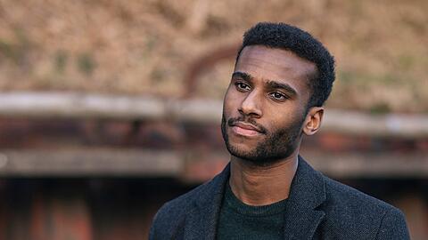 Tijan Nije spielt im "Tatort" einen Ermittler vom Kriminaldauerdienst.