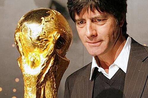 Hat den Pokal schon fest im Visier: Bundestrainer Joachim Löw.