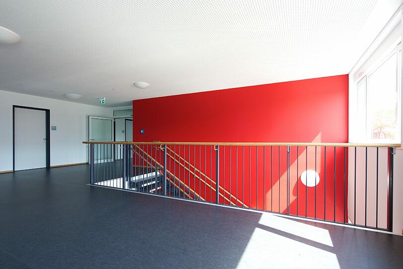 ... oder wie hier von innen bei der Grundschule an der Baierbrunner Straße.