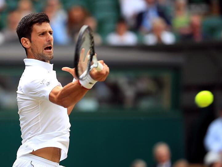 Steht zum neunten Mal im Halbfinale von Wimbledon: Novak Djokovic in Aktion.