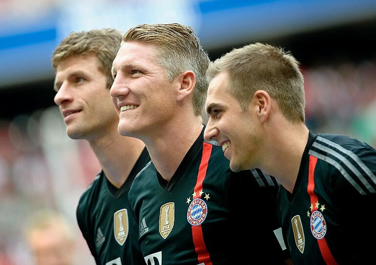 Volle Hütte, gutes Wetter und ausgelassene Stimmung. Vor über 65.000 Zuschauern stimmen sich die Bayern auf die neue Saison ein. Die besten Bilder vom Samstag zum Durchklicken.