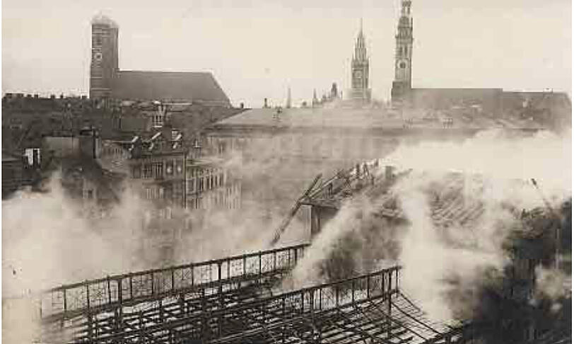 Das Ende der Schranne: Ein verheerendes Feuer zerstört 1932 die Reste der Halle.