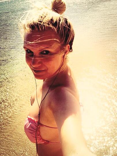 Magdalena Brzeska: &bdquo;Ich fahre mit meinen beiden Töchtern, meinem Ex-Mann und dessen Frau und deren Kids in einen Ferienclub nach Side. Wir werden uns von Kopf bis Fuß verwöhnen lassen und auf große Action verzichten. Stattdessen werde ich mir die Zeit zum Lesen nehmen und drei oder vier Bücher einpacken, denn dazu komme ich sonst nie.&ldquo;