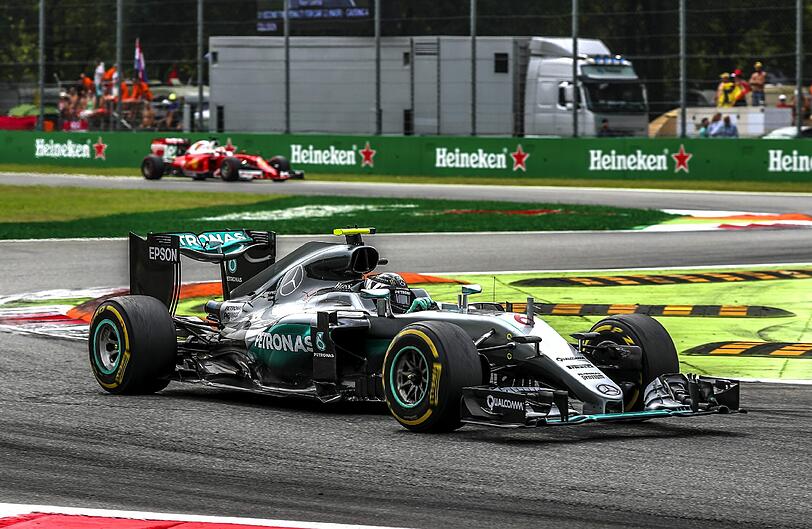Nico Rosberg hat nach seinem Sieg in Monza nur mehr zwei Punkte Rückstand.