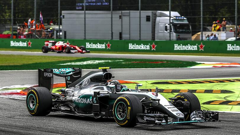 Nico Rosberg hat nach seinem Sieg in Monza nur mehr zwei Punkte Rückstand. Nico Rosberg hat nach seinem Sieg in Monza nur mehr zwei Punkte Rückstand.