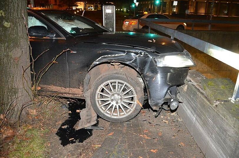 Der Fahrer des Audi A4 zog im Rausch eine Schneise der Verwüstung durch die Maxvorstadt.