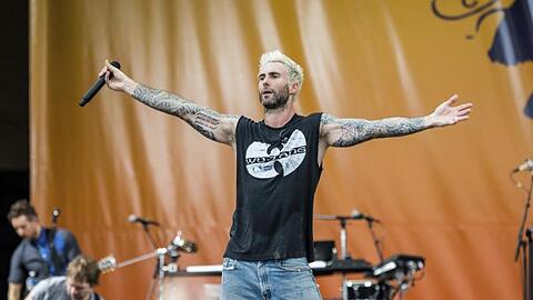 Adam Levine, Sänger von Maroon 5, auf der Bühne des New Orleans Jazz und Heritage Festivals 2017.