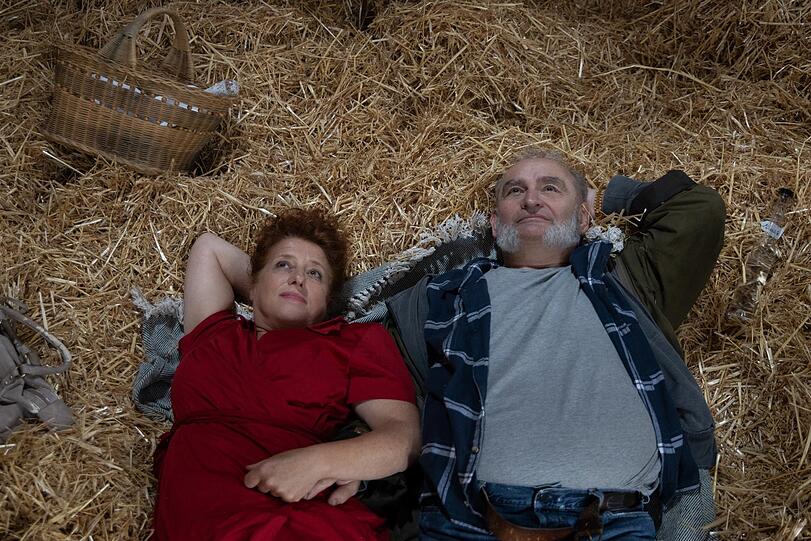 Marie (Luise Kinseher) und Karli (Sigi Zimmerschied) suchen das Glück. Marie (Luise Kinseher) und Karli (Sigi Zimmerschied) suchen das Glück.