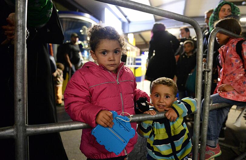 Am Samstag sind bis 10:30 Uhr 3600 Flüchtlinge am Hauptbahnhof angekommen. Die Bilder!