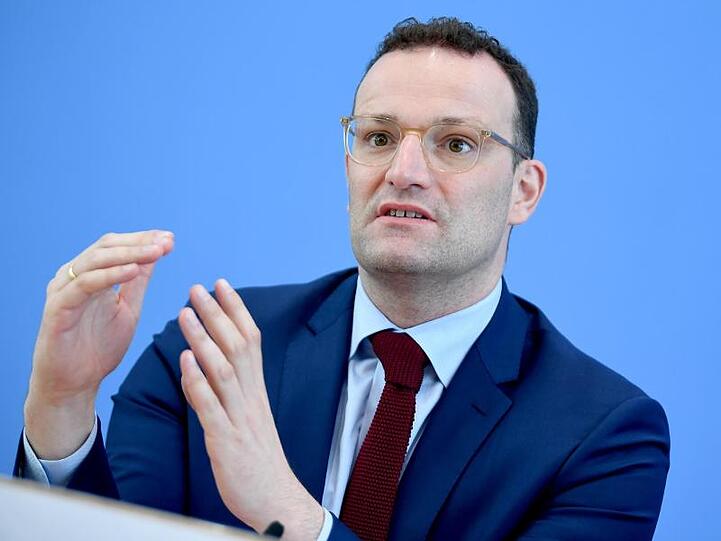 Jens Spahn (CDU) will mit dem Gesetzentwurf Geschäfte auf Kosten der Patienten unterbinden, wenn sie nach einem Aufenthalt im Krankenhaus zu Hause weiterbetreut werden.