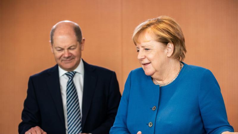 Bundesfinanzminister Scholz und Bundeskanzlerin Merkel vor Beginn einer der wöchentlichen Sitzungen des Bundeskabinetts. Bundesfinanzminister Scholz und Bundeskanzlerin Merkel vor Beginn einer der wöchentlichen Sitzungen des Bundeskabinetts.