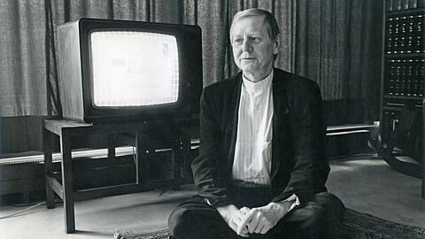 In einem seiner klassischen Essays bezeichnete Hans Magnus Enzensberger das Fernsehen als "Nullmedium".