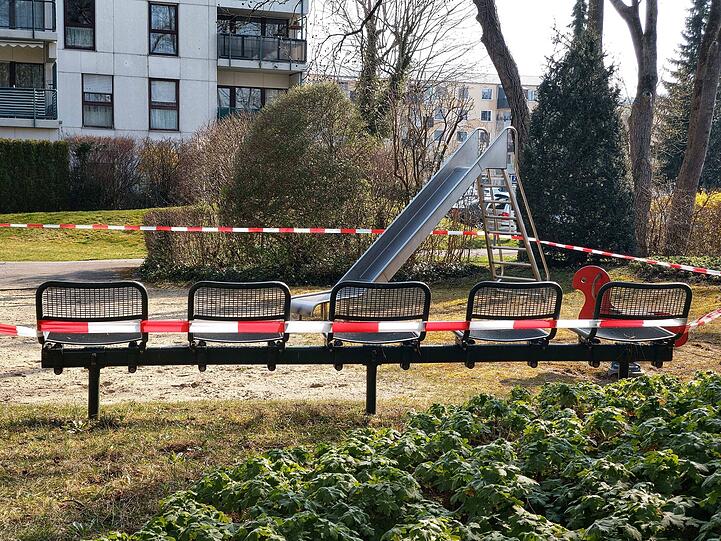 Auch Spielplätze dürfen nicht benutzt werden.