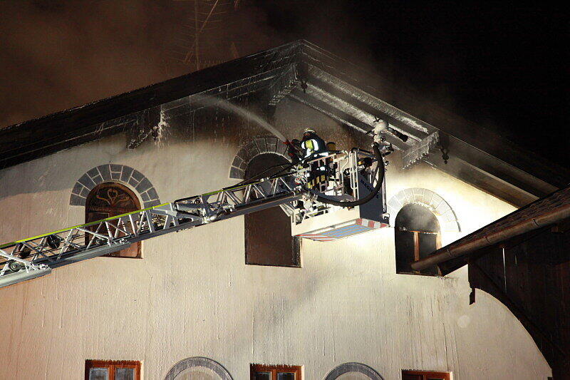 Brand in Schechen: Ein Dachstuhl ist völlig ausgebrannt. Hier die Bilder...