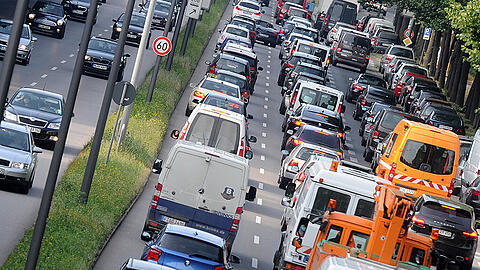 Die schlechteste Luft gibt's in derLandshuter Alle, einer der Hauptverkehrsadern Münchens.