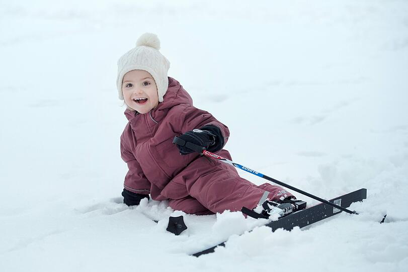 Prinzessin Estelle feiert ihren dritten Geburtstag. Die süßen Schnee-Bilder.