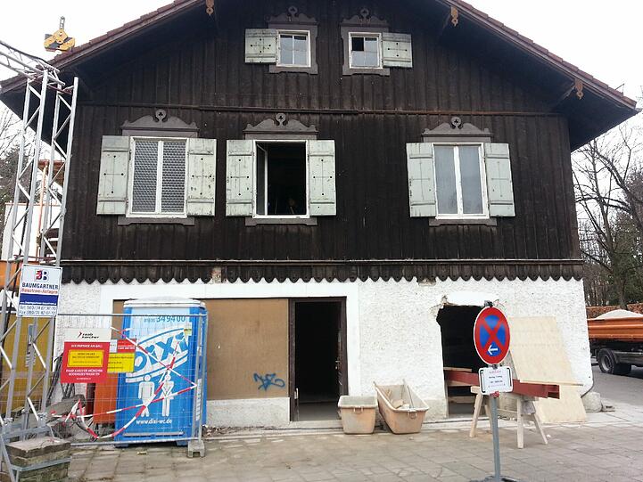 Die kuriose Baustelle Ecke Gerner Straße/Klugstraße. Foto: Strasser