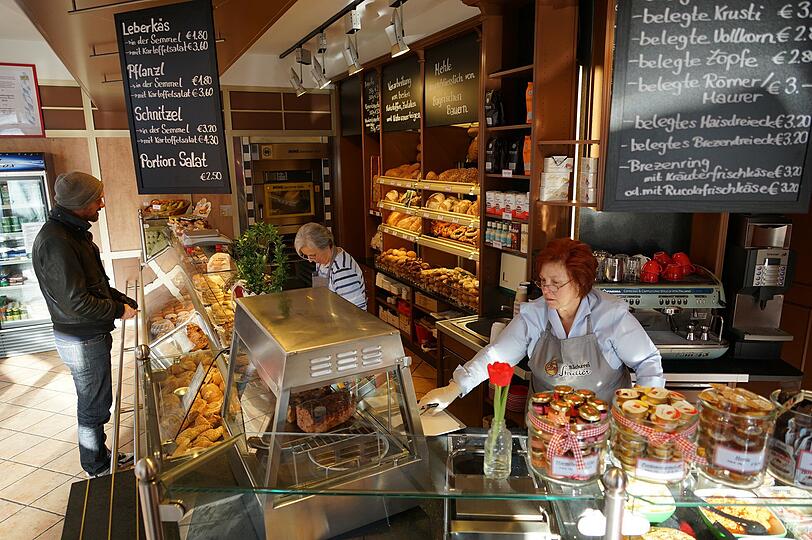Bilder von der Wiedereröffnung nach 18 Jahren der Familienbäckerei Stadler.