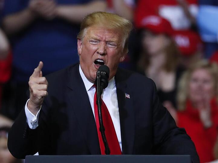 US-Präsident in alter Form: Nach der überstandenen Russland-Untersuchung lässt sich Donald Trump auf einer Wahlkampfveranstaltung in Grand Rapids feiern.