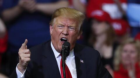 US-Präsident in alter Form: Nach der überstandenen Russland-Untersuchung lässt sich Donald Trump auf einer Wahlkampfveranstaltung in Grand Rapids feiern.
