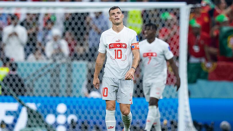 Der Schweizer Kapitän Granit Xhaka (l) fand klare Worte.