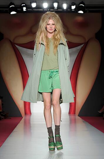 Die Mulberry-Fashion-Show für die Saison Frühling/Sommer 2012: Mode im Candy-Look