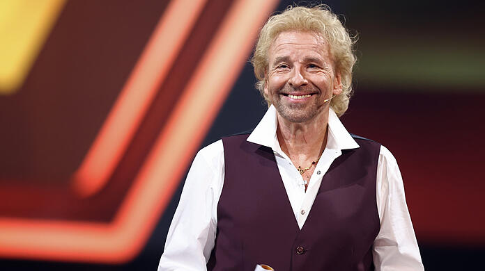 Thomas Gottschalk begrüßt vor Beginn der Jubiläumsshow "Wetten, dass..?" das Publikum.