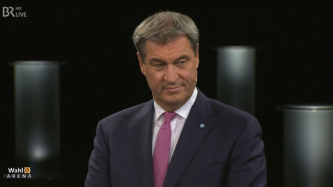Fehlendes handwerkliches Geschick brachte Ministerpräsident Markus Söder zur Politik, wie er in der Wahlarena verriet.
