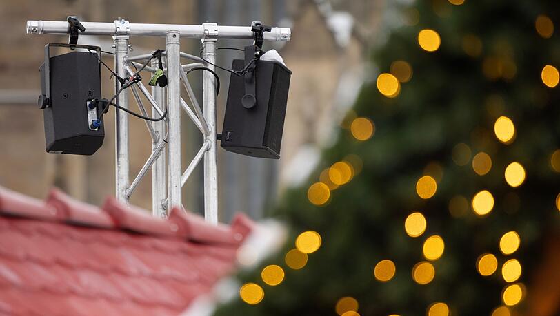 Der Staatsschutz ermittelt wegen rechtsradikaler Musik auf einem Weihnachtsmarkt. (Archivbild)