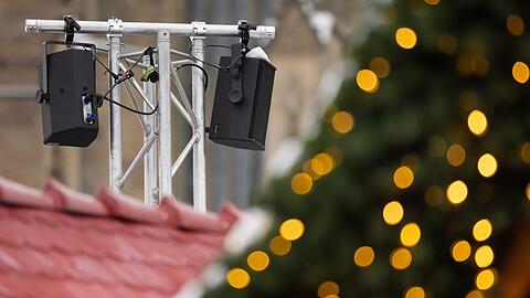 Der Staatsschutz ermittelt wegen rechtsradikaler Musik auf einem Weihnachtsmarkt. (Archivbild)
