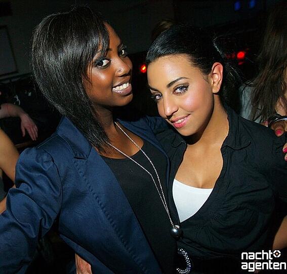 Und dank dem Feiertag konnte man im Crown's Club am Sonntag auch noch die "La Familia Special"-Party genießen. Mehr Bilder von der Veranstaltung gibt's unter www.nachtagenten.de.