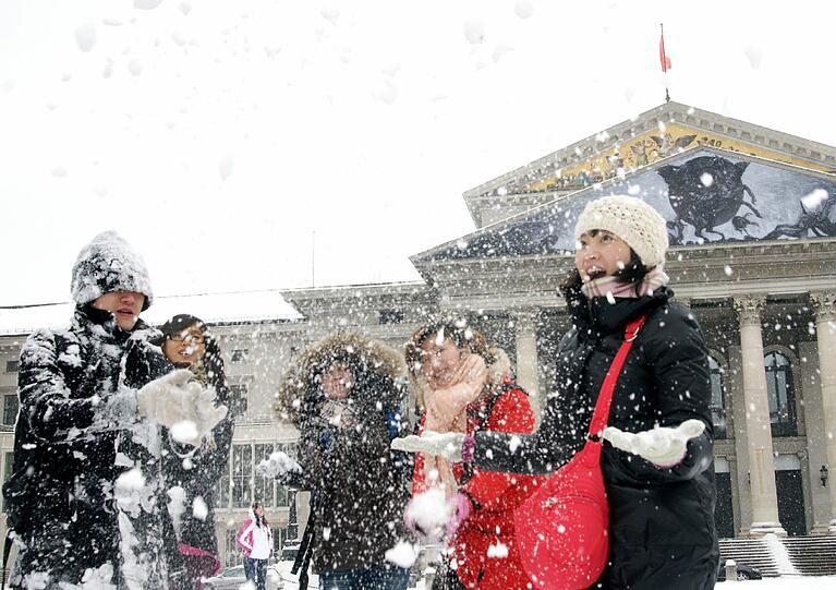...So viel Schnee auf einmal haben wir noch nie gesehen. Das macht sehr großen Spaß und ist so romantisch!&ldquo;