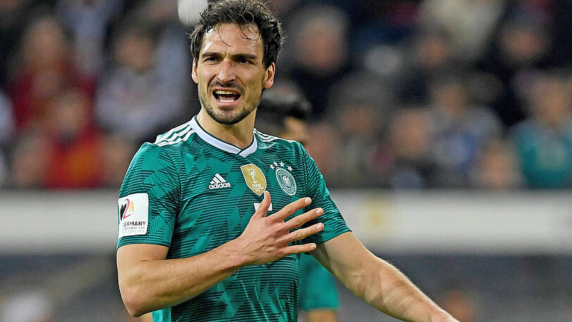 Schon bevor das Duo Hummels/Boateng beim FC Bayern vereint war, wusste Fußballdeutschland: Dieses Innenverteidiger-Duo ist weltklasse! Neben der wenigen Gegentore, die Hummels zulässt, beweist sich der Innenverteidiger auch immer wieder als Kritiker, der auch mal unangenehme Fragen stellt, um seine Mannschaft voranzubringen. Auch Hummels wäre als Kapitän geeignet.