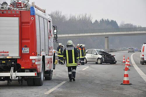 Die Rettungskräfte vor Ort versorgten die Verletzten