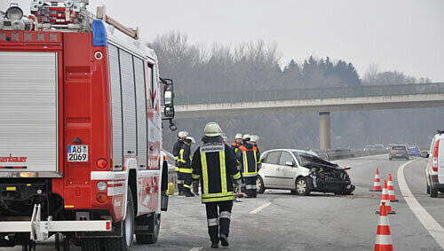 Die Rettungskräfte vor Ort versorgten die Verletzten Die Rettungskräfte vor Ort versorgten die Verletzten