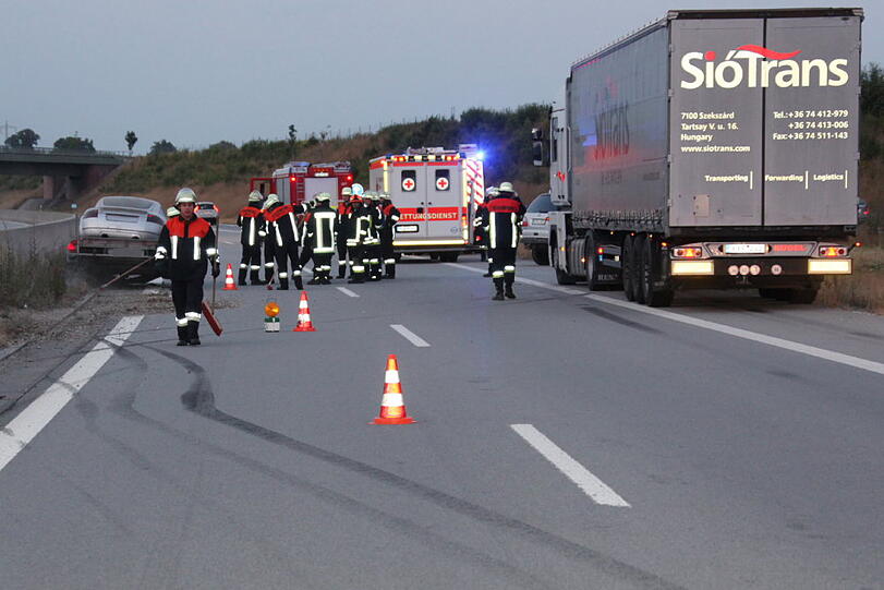 Horror-Crash auf der A 94: Bilder vom Unfallort.